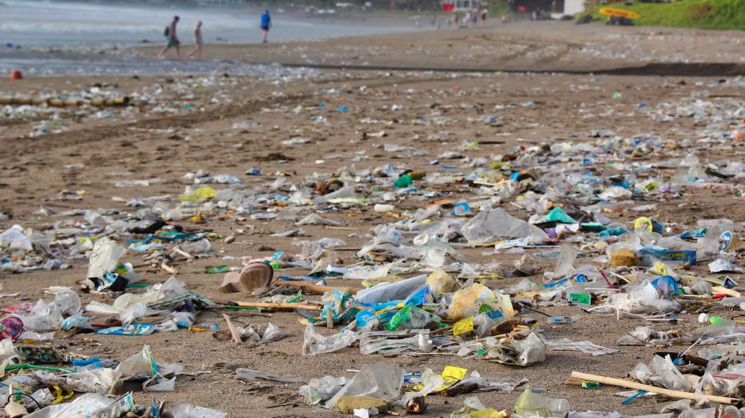 Plastic afval strand