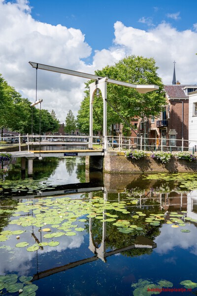 Een echt oud-Hollands bruggetje in Weesp.