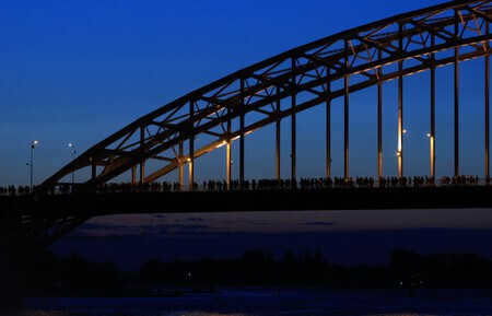 De Waalbrug in Nijmegen tijdens de 4daagse