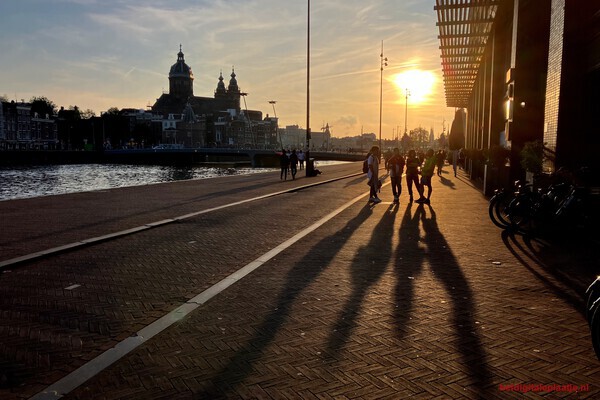 Spel van schaduwen in de stad