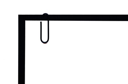 1 paperclip & 3 vellen papier