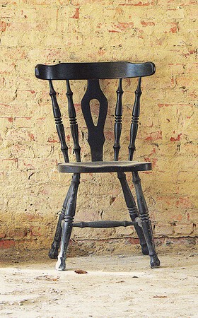 stoel wacht op de afwezige persoon