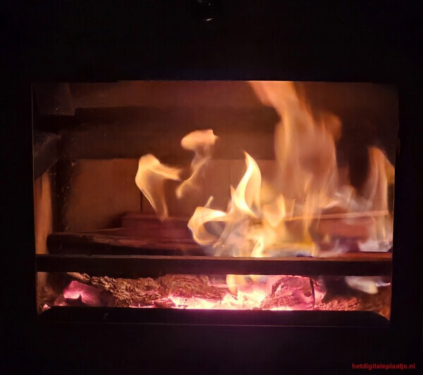 Het vuur brandt alleen